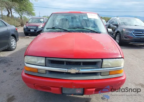 2000 Chevrolet S-10 Ls from USA, damaged, VIN 1GCCS14W2Y8125526